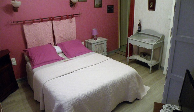 Cozy chalet with fireplace, pets welcome