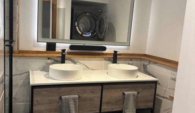 Cozy Chalet 2 min drive to Okemo Base and Downtown, and 5 min to Jackson Gore.