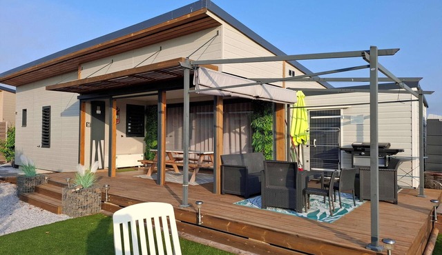 Cozy chalet 3 bedrooms, secure estate with heated pool