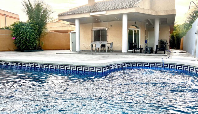 Cozy chalet at 100m. from the beach with private pool and barbecue in La Manga