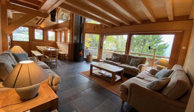 Cozy chalet for 12, 1km from slopes, 5 rooms, WiFi, fireplace, car shelter
