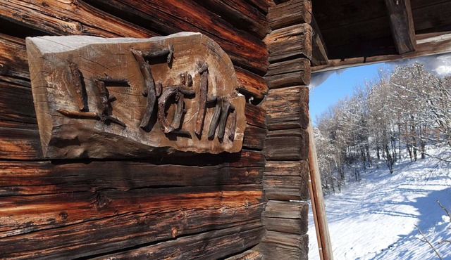 Cozy chalet for 10 with fireplace and internet, close to slopes