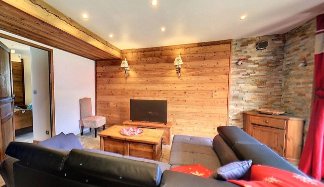 Cozy chalet for 8-10 near slopes, terrace, private parking