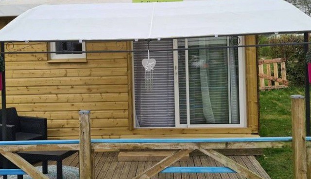 Cozy chalet with terrace for 2 guests