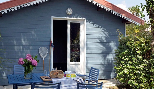 Cozy chalet with terrace in Saint-Jean-de-Monts
