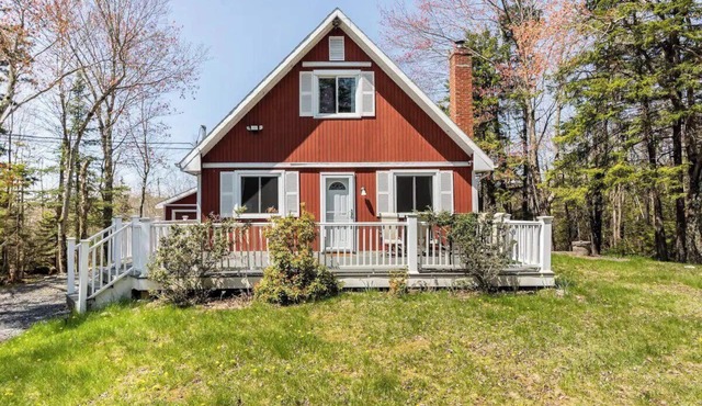 Cozy Chalet Getaway! - In the heart of Pocono Mountain