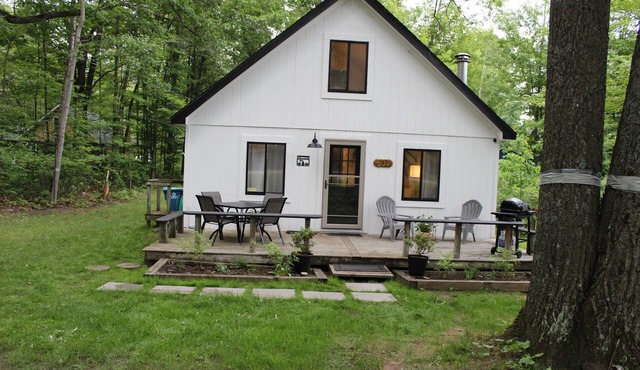 Cozy Chalet: Higgins & Houghton Lakes