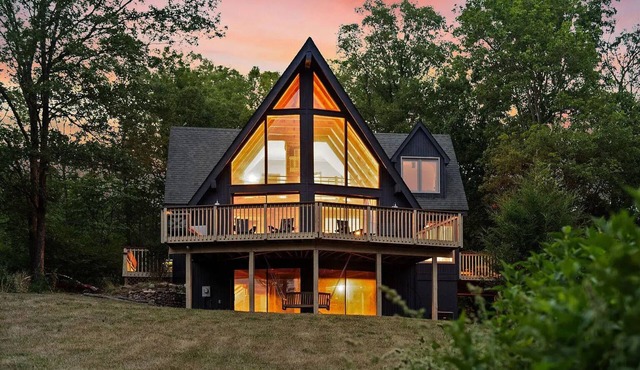 Cozy Chalet in Charming Front Royal with Stunning Views and Refinished Basement!