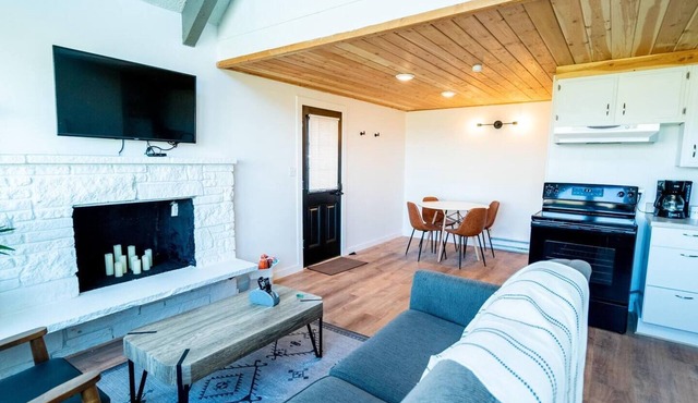 Cozy Chalet in Ocean Shores located within steps from the beach