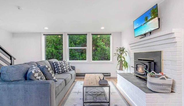 Cozy Chalet in Ocean Shores located within steps from the beach