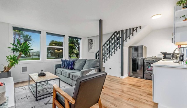 Cozy Chalet in Ocean Shores located within steps from the beach