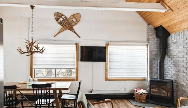 Cozy Chalet in Pocono Lake.