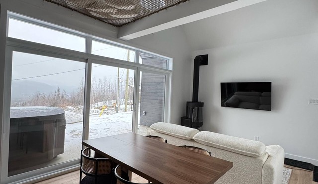 Cozy Chalet Near Val St-Côme | Sleeps 5 | Fireplace & Nature Retreat