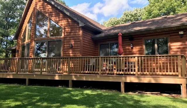 Cozy Chalet Overlooking Yellow Lake, 10 Beds and Hot Tub <2 Hrs From The Cities