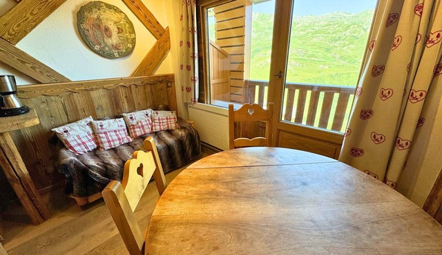 Cozy Chalet-Style Studio near Ski Slopes, 3 Flocons Or
