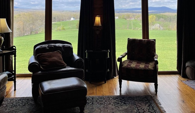 Cozy Chalet with beautiful Country Vista