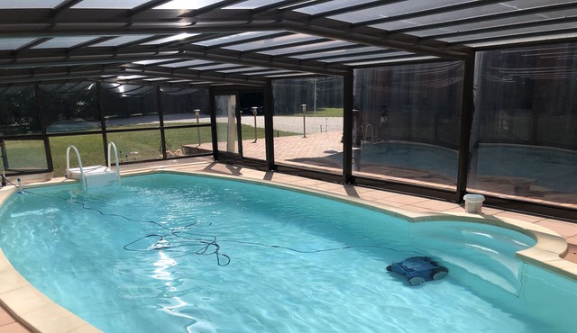 COZY CHALET WITH COVERED POOL