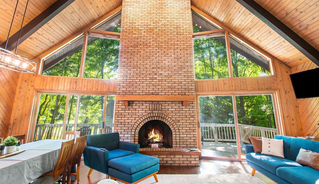 Cozy Chalet with Private Hot Tub