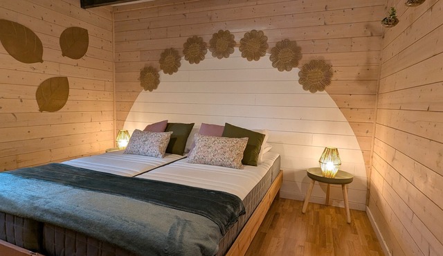 Cozy chalet with shared pool, wheelchair accessible
