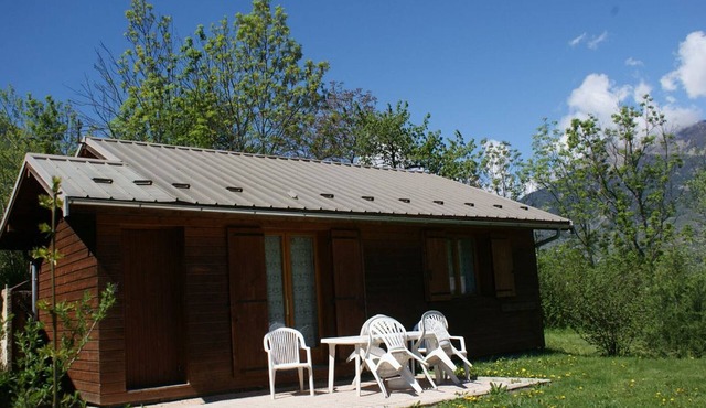 Cozy chalet with terrace for 6 people