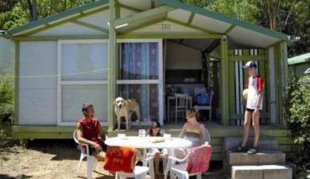 Cozy chalet with terrace for 5 people in Villecroze