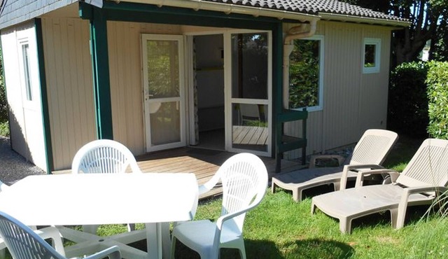 Cozy chalet with terrace for 4 people