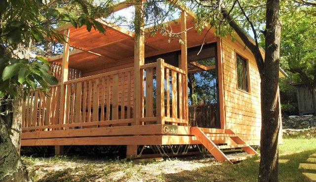 Cozy chalet with terrace for 5 guests