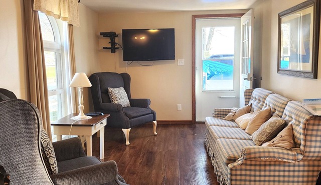 Cozy Channel House on lake - w beach & dock