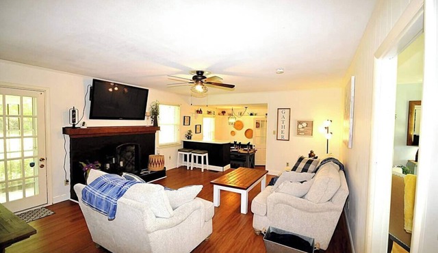 Cozy Charlotte Home near 485