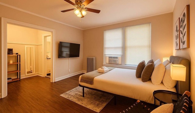 Cozy Charm Studio Apt in Chicago