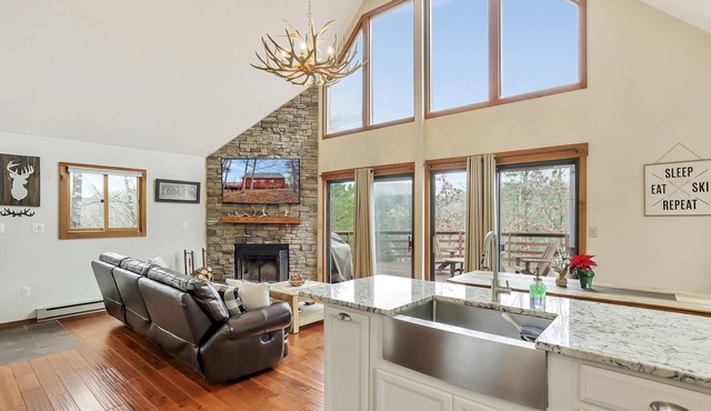 Cozy Charming Cabin 1 Block from Bryce Resort to Ski+Tube+Skate on NEW Terrain 🎿