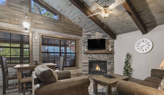 Cozy & Charming Cabin Near Silver Dollar City - Indian Point (C21)