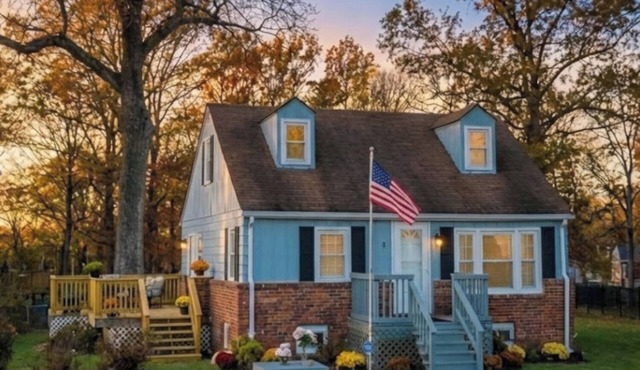 Cozy, Charming Cape Home near DC