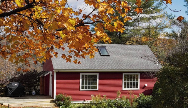 Cozy, charming cottage 7 mins from Mount Snow and Lake Whitingham