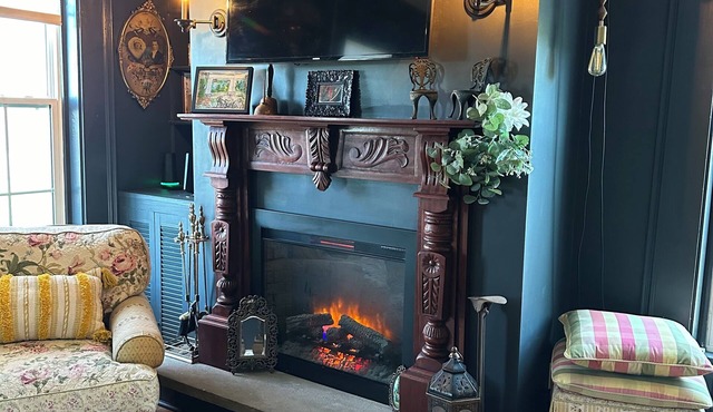 Cozy, charming, historic home overlooking Skaneateles Lake!