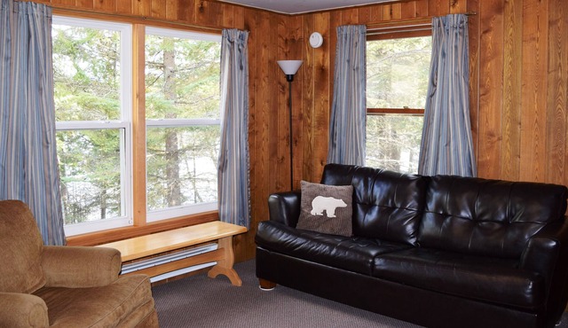 Cozy & Charming Lakeside Cabin W/Deck! Steps to the Lake...