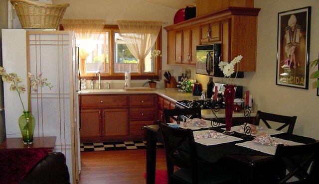 Cozy, Charming, Ocean View studio /Work desk, internet, sanitized cleaning