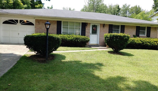 Cozy & charming ranch style home in cul-de-sac.