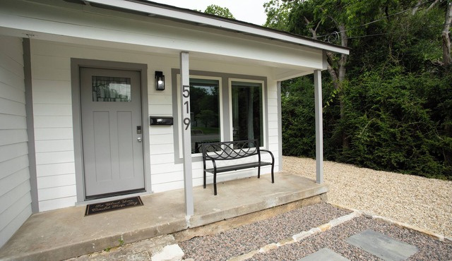 Cozy, charming, stylish and natural wooded backyard close to UNT.
