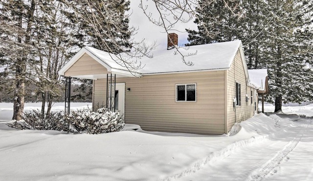 Cozy Chassell House - 10 Mi to Portage Lake!