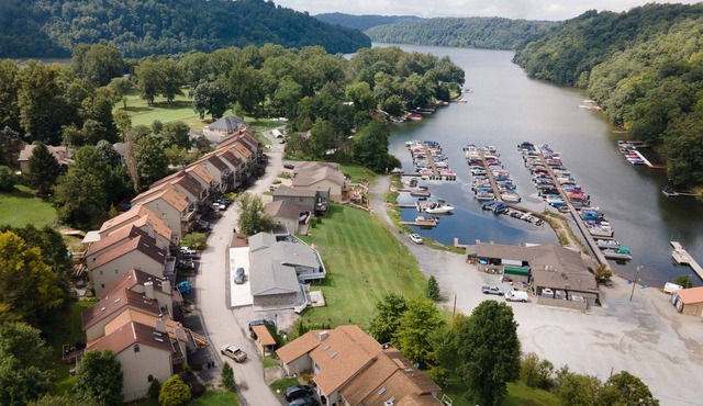 Cozy Cheat Lake Townhome 10 min from Morgantown