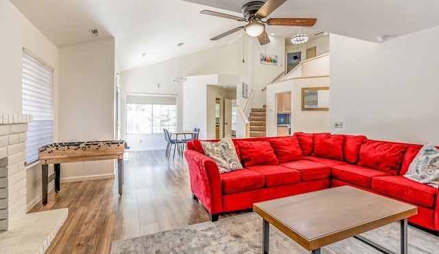 Cozy&Cheerful 4BR Home with Pool | Close to Yosemite
