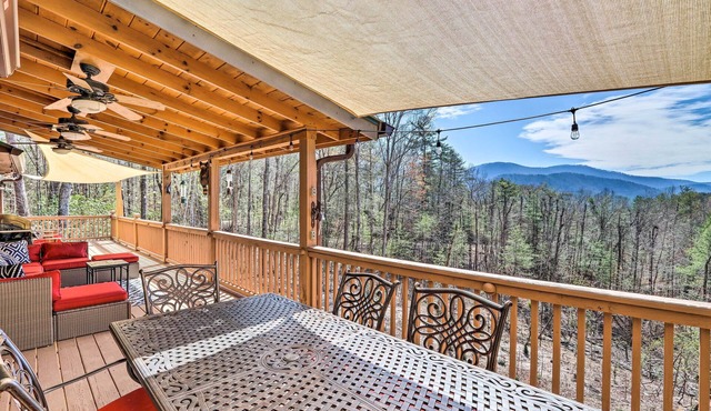 Cozy Cherry Log Cabin ~ 10 Mi to Mercier Orchards