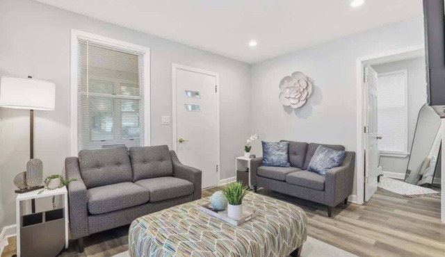 Cozy Chic 4BD 2BA Home in St Charles