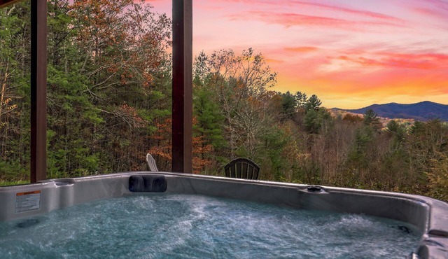 Cozy Chic Cabin Retreat on 7 acres with hot tub. Pet-friendly.