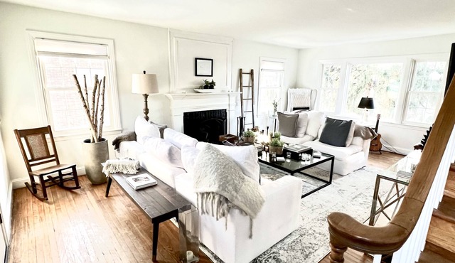 Cozy, chic, clean artist's home near downtown Lancaster, outlets, Amish country.