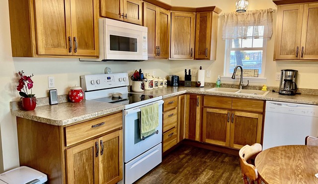 Cozy Chic Farmhouse for Traveling Professionals