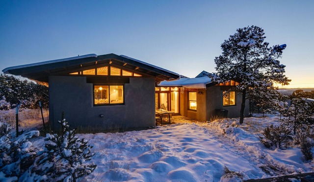 Cozy Chic Getaway Surrounded by Mountain Views & Carson National Forest