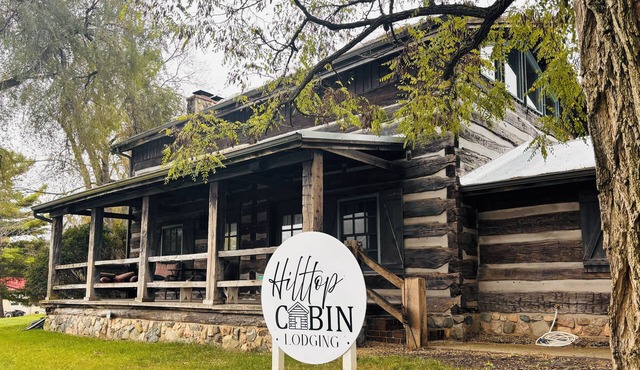 Cozy, chic & historic 3-bedroom cabin in trendy Goshen, 40 mins from Notre Dame!