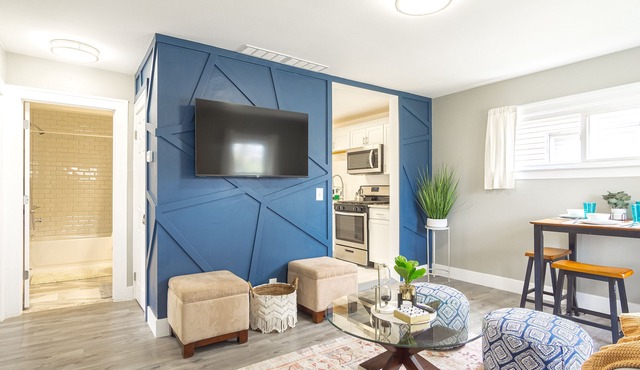 Cozy Chic House 3 Bdrm/1.5 Bath 📍 10 min to Detroit